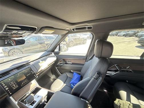 2025 Land Rover Range Rover P550e SE