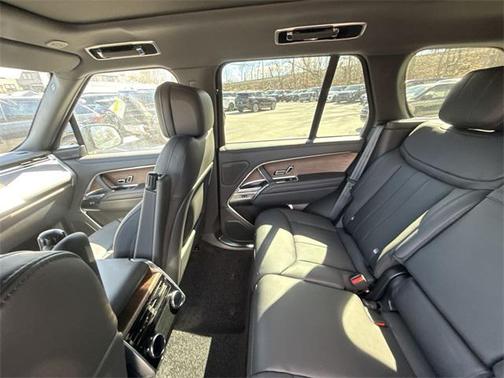 2025 Land Rover Range Rover P550e SE