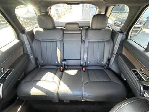 2025 Land Rover Range Rover P550e SE