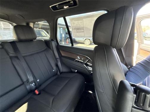 2025 Land Rover Range Rover P550e SE