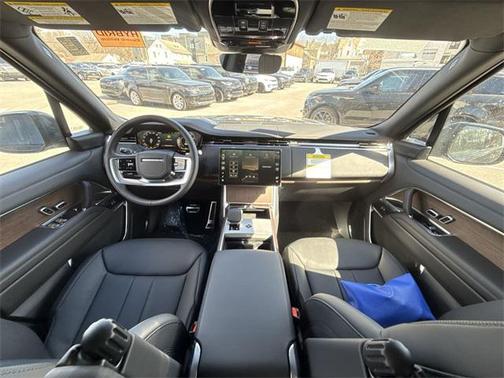 2025 Land Rover Range Rover P550e SE