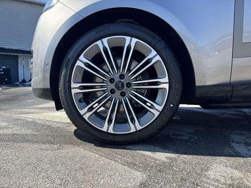 2026 Land Rover Range Rover P530 SE