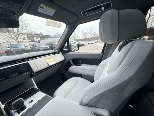 2026 Land Rover Range Rover SV