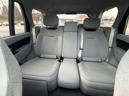 2026 Land Rover Range Rover SV