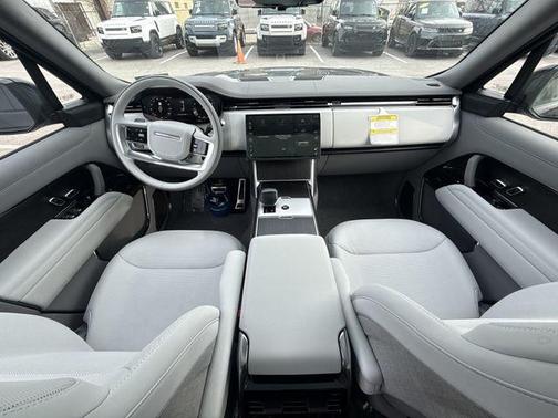 2026 Land Rover Range Rover SV