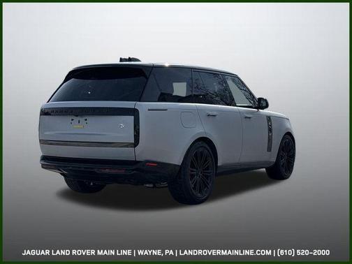 2026 Land Rover Range Rover P615 SV
