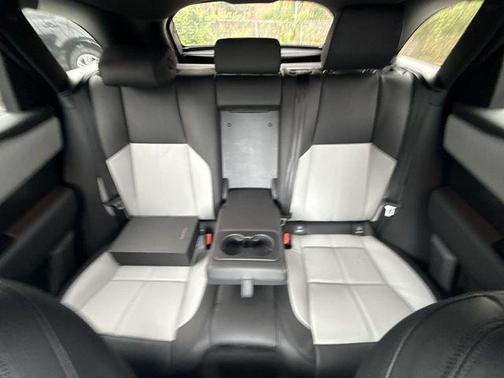 2026 Land Rover Range Rover Velar Dynamic SE