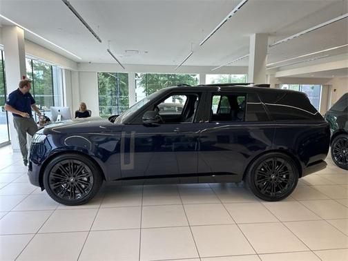 2023 Land Rover Range Rover P530 SE