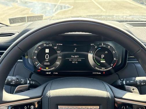 2026 Land Rover Range Rover P550e SE