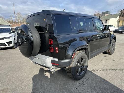 2024 Land Rover Defender 110 P500 SE