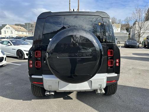 2024 Land Rover Defender 110 P500 SE