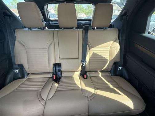 2025 Land Rover Discovery P360 Dynamic SE