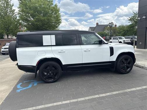 2025 Land Rover Defender 130 P400 X-Dynamic SE
