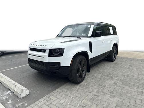 2025 Land Rover Defender 130 P400 X-Dynamic SE