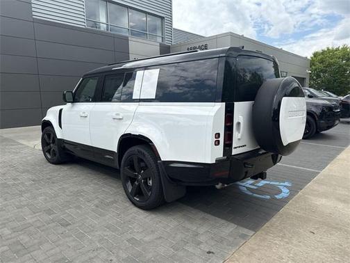 2025 Land Rover Defender 130 P400 X-Dynamic SE