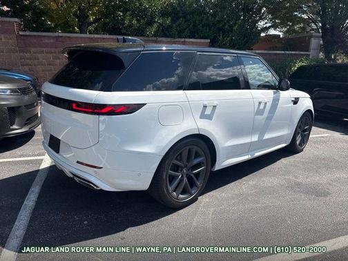 2025 Land Rover Range Rover Sport SE