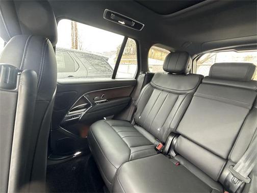 2025 Land Rover Range Rover P550e SE