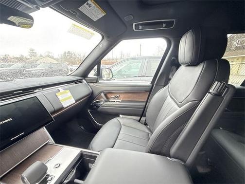 2025 Land Rover Range Rover P550e SE