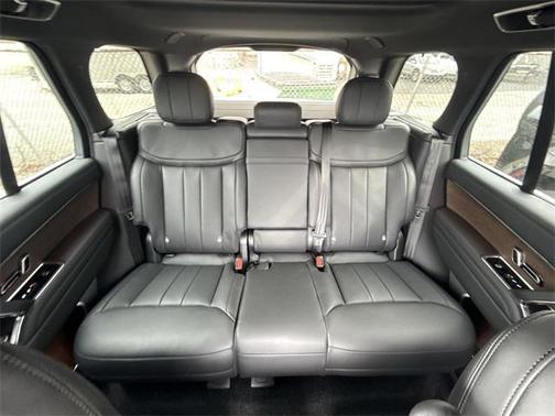2025 Land Rover Range Rover P550e SE