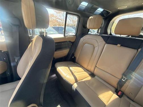 2025 Land Rover Defender 110 V8
