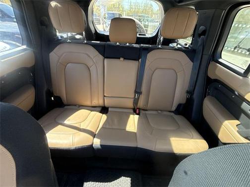 2025 Land Rover Defender 110 V8