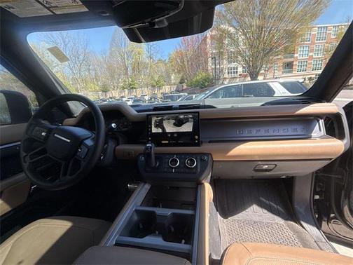 2025 Land Rover Defender 110 V8