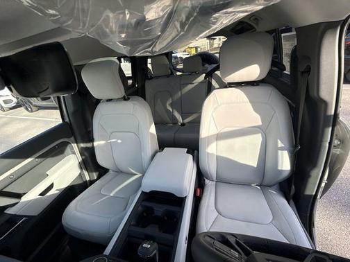 2026 Land Rover Defender 110 X-Dynamic SE