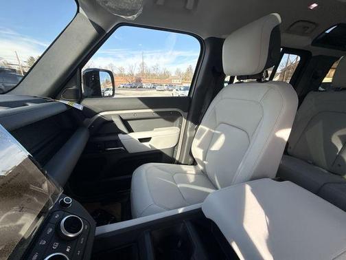 2026 Land Rover Defender 110 X-Dynamic SE