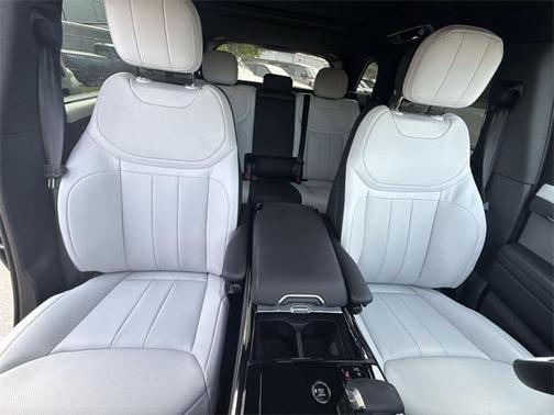 2025 Land Rover Range Rover Sport SE