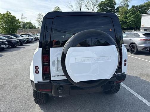 2025 Land Rover Defender 90 P400 X-Dynamic SE