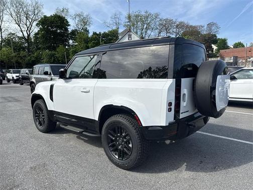 2025 Land Rover Defender 90 P400 X-Dynamic SE