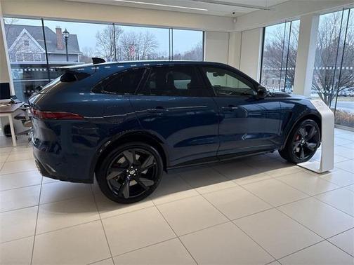 2025 Jaguar F-PACE SVR P550 AWD Automatic