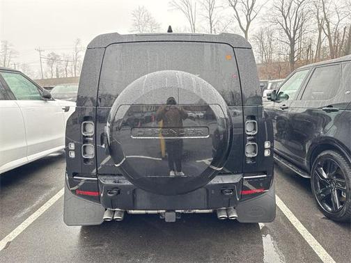 2025 Land Rover Defender 110 V8
