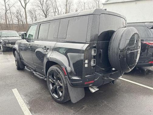 2025 Land Rover Defender 110 V8