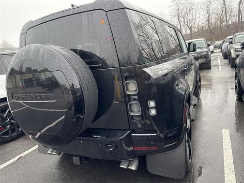 2025 Land Rover Defender 110 V8