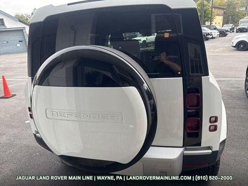 2025 Land Rover Defender 110 P300