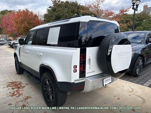 2025 Land Rover Defender 110 P300