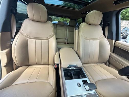 2025 Land Rover Range Rover P530 SE