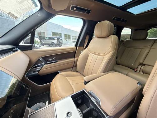 2025 Land Rover Range Rover P530 SE