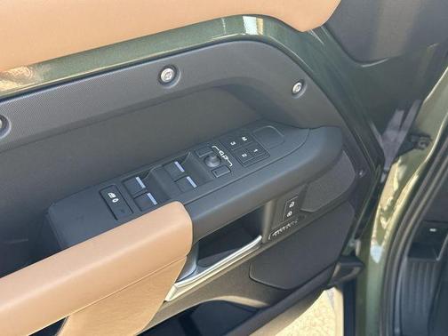 2026 Land Rover Defender P400 X-Dynamic SE
