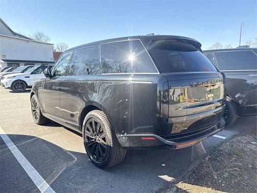 2025 Land Rover Range Rover P550e SE