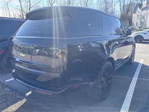 2025 Land Rover Range Rover P550e SE