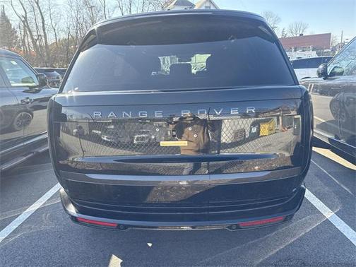 2025 Land Rover Range Rover P550e SE