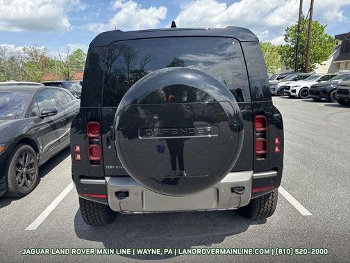 2025 Land Rover Defender 110 P400 X-Dynamic SE