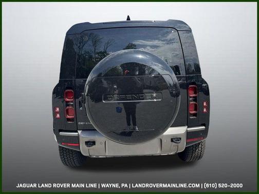 2025 Land Rover Defender 110 P400 X-Dynamic SE
