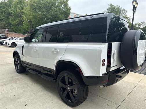 2025 Land Rover Defender 110 P400 X-Dynamic SE