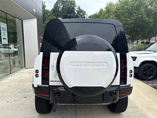 2025 Land Rover Defender 110 P400 X-Dynamic SE