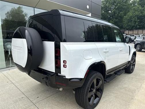 2025 Land Rover Defender 110 P400 X-Dynamic SE