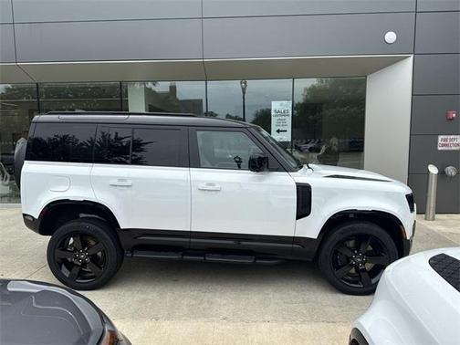2025 Land Rover Defender 110 P400 X-Dynamic SE