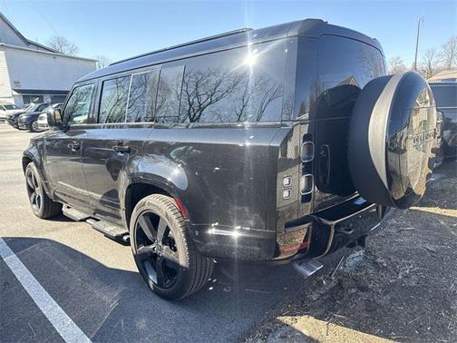 2025 Land Rover Defender V8